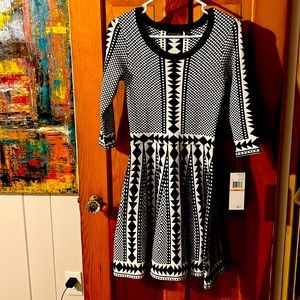 Long sleeve Sweater dress NWT size s black/white geometric pattern